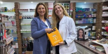 Benahavís se convierte en un municipio cardiosaludable y ya dispone de desfibriladores en edificios públicos