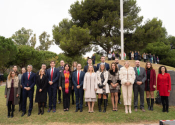 El alcalde de Benalmádena apela “a la defensa de la Constitución y a la división de poderes” en el Día de la Constitución Española