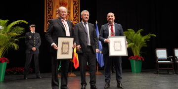 Estepona nombra Hijos Adoptivos a Carlos Moreno ‘El Pulpo’ y a José Luis Carrillo en el Día de la Constitución