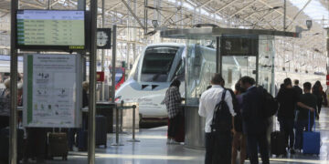 Los nuevos abonos gratuitos de Cercanías y Media Distancia se pueden adquirir desde este sábado