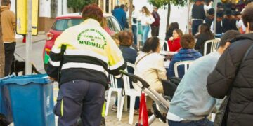 Marbella pone en marcha un dispositivo especial de limpieza para los eventos navideños