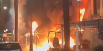 Arden dos locales en Puerto Banús y Nueva Andalucía