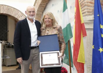 El Ayuntamiento de Marbella homenajea a cuarenta empleados municipales por su jubilación