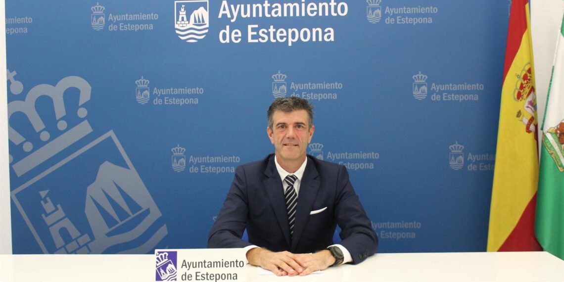 El primer teniente de alcalde de Estepona deja su acta de edil para dedicarse en exclusiva al Parlamento andaluz