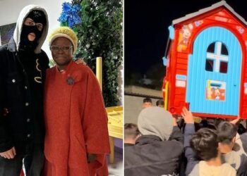 El influencer Ceciarmy, famoso por ocultar su rostro bajo un pasamontañas, reparte juguetes en Fuengirola