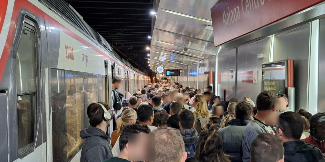 Colapso navideño en el tren de Cercanías a Málaga