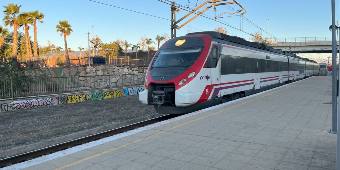 Una avería a la altura de Benalmádena obliga a circular por vía única al tren de Cercanías en ese punto