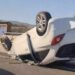 Un vehículo vuelca a la salida de Málaga tras chocar con otro y deja varios heridos