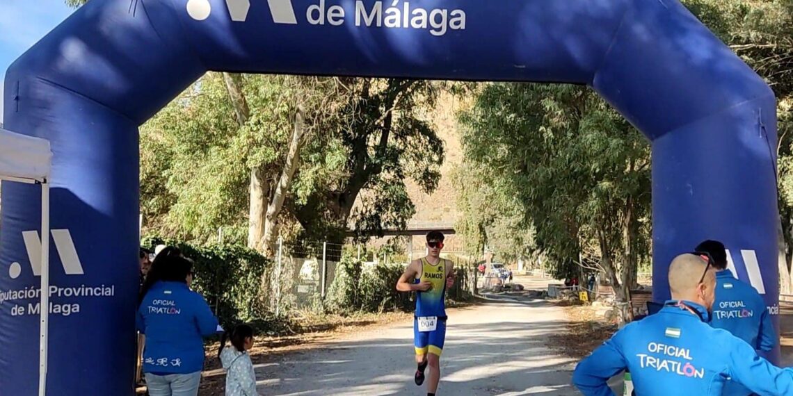 El Club Triatlón Tiburones de Estepona logra la segunda plaza el en duatlón de Álora