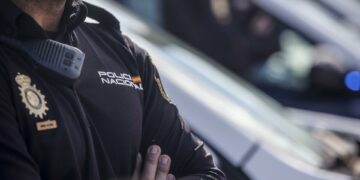 Detienen en Estepona al líder de una red de estafas con criptomonedas en Suiza que usaba a famosos