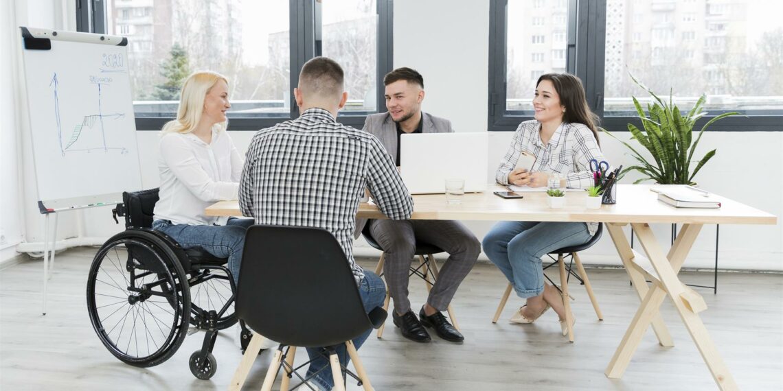 La Asociación Española de Consumidores pide igualdad de derechos para los consumidores con discapacidad