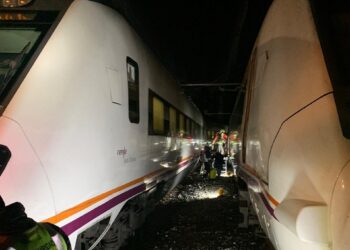 200 pasajeros evacuados tras un choque entre dos trenes en los túneles de El Chorro