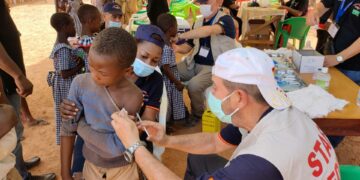 El Parlamento subvencionará una vacunación contra meningitis en Costa de Marfil y un proyecto para refugiados en Siria