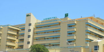 Alertan de la falta de celadores y auxiliares de enfermería en el Hospital Costa del Sol