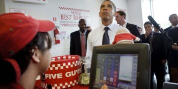 La hamburguesería favorita de Obama llega a Puerto Banús
