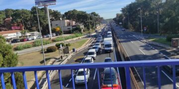 Tres vehículos colisionan en la A7, a su paso por Marbella, y dejan una mujer herida