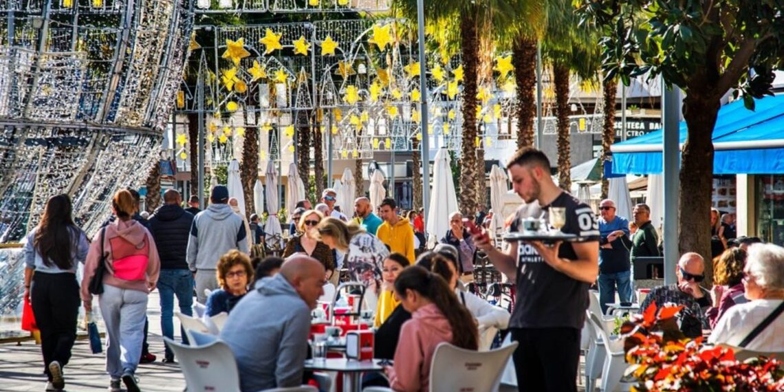 Torremolinos autoriza la ampliación de horarios de la hostelería durante Navidad