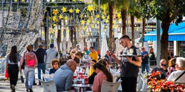 Torremolinos autoriza la ampliación de horarios de la hostelería durante Navidad