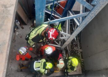Rescatado un trabajador tras caer al foso de una grúa en San Pedro