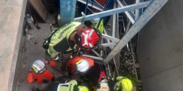 Rescatado un trabajador tras caer al foso de una grúa en San Pedro
