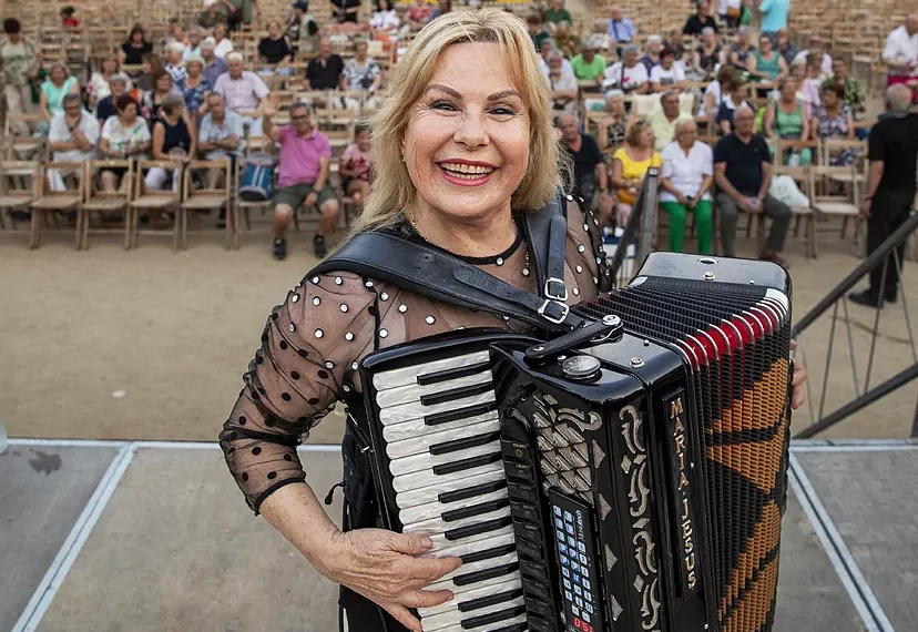 María Jesús y su acordeón, La Trail de Manilva o arte: Los planes para este fin de semana