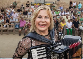 María Jesús y su acordeón, La Trail de Manilva o arte: Los planes para este fin de semana