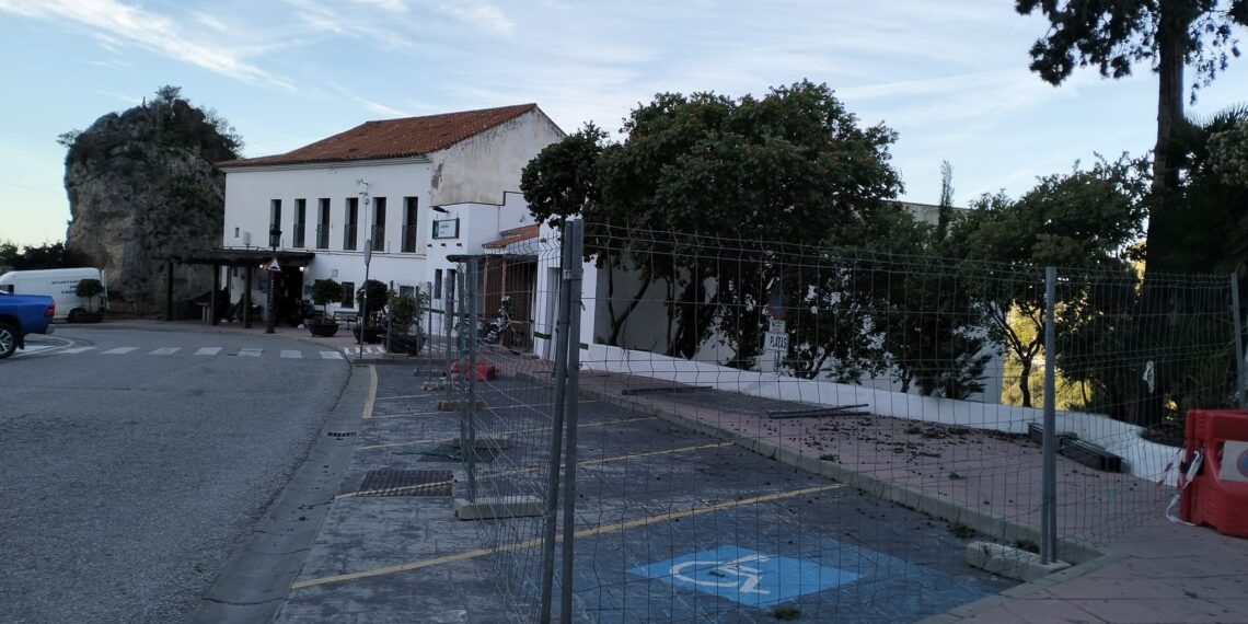 Las obras del velatorio y el Centro de Mayores de Casares comenzarán la próxima semana