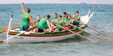 Turismo Costa del Sol promociona el remo en jábega, a través de su programa Senda Azul