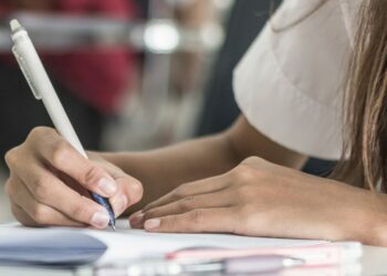 Alrededor de 4.700 aspirantes andaluces optan a una de las 11.600 plaza de Formación Sanitaria Especializada