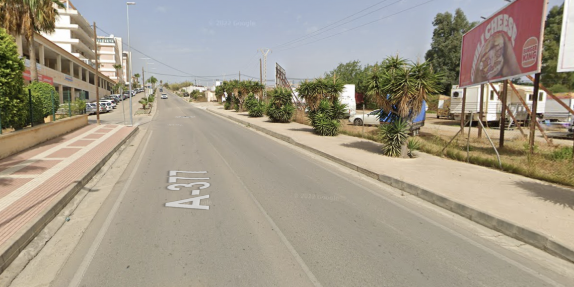 Un hombre herido tras salirse con su coche en una carretera de Manilva