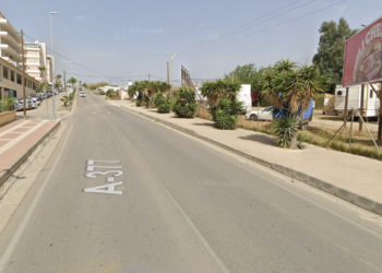 Un hombre herido tras salirse con su coche en una carretera de Manilva