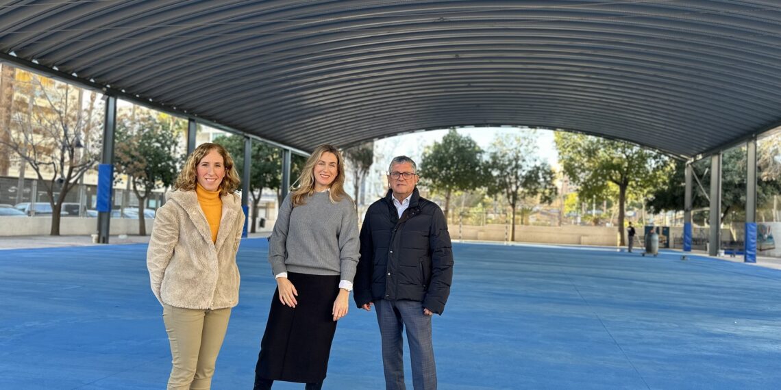 Renovada la pista deportiva del colegio Santa Amalia