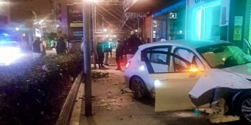 Aparatoso accidente tras la colisión de dos vehículos en la avenida Ricardo Soriano de Marbella