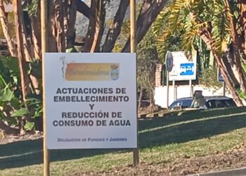 El embellecimiento de rotondas de Benalmádena permitirá un ahorro considerable de agua