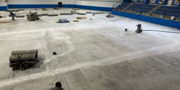 Renovadas las pistas deportivas de los pabellones del complejo Elola de Fuengirola