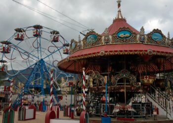 Dos intrusos sorprendidos tras colarse en el Tívoli World