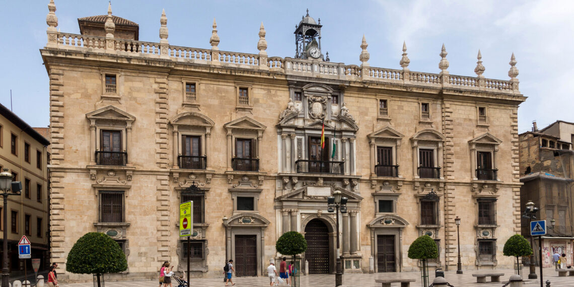 Condenado un hombre por favorecer la entrada irregular de personas con documentos falsos