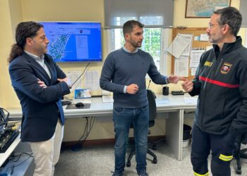 Bomberos de Fuengirola y Gestagua revisan la red pública de hidrantes