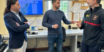 Bomberos de Fuengirola y Gestagua revisan la red pública de hidrantes