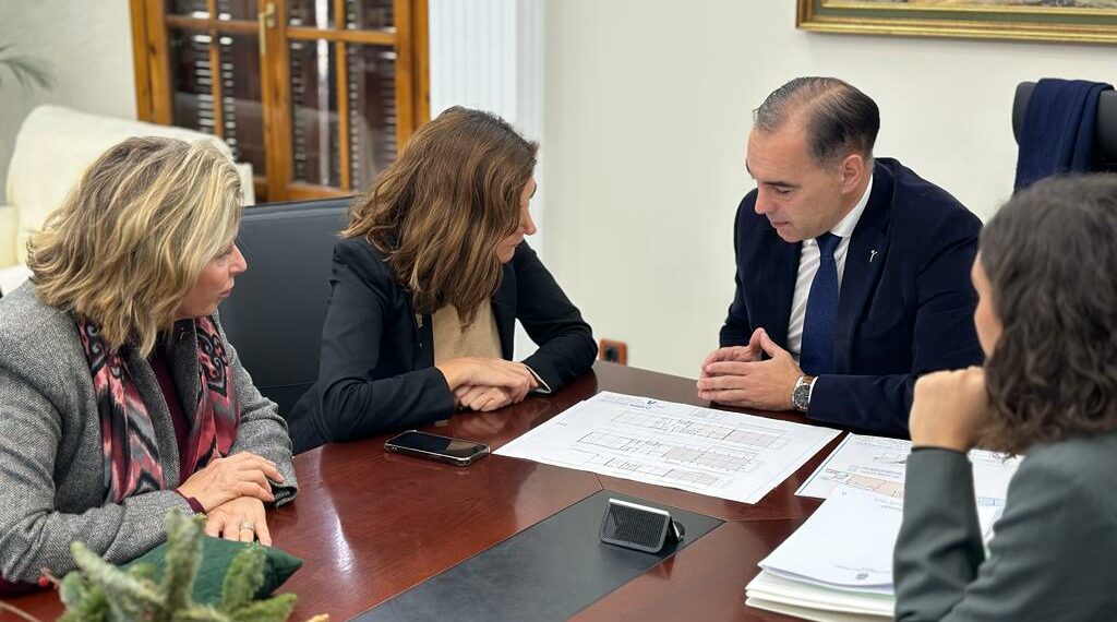 Ayuntamiento y Junta valoran una nueva ubicación para las oficinas del SAE y el SEPE en Benalmádena