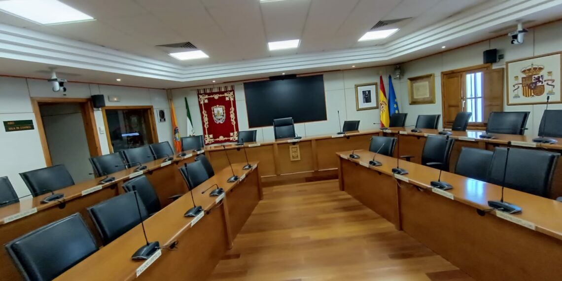 Benalmádena instala un nuevo sistema de videoconferencias que conectará distintas dependencias municipales