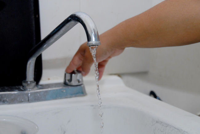 Cómo reducir la presión del agua