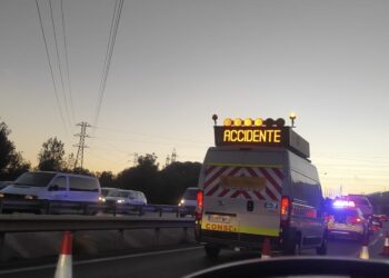 Accidente por la colisión de tres vehículos provoca retenciones en la A-7 en Benalmádena
