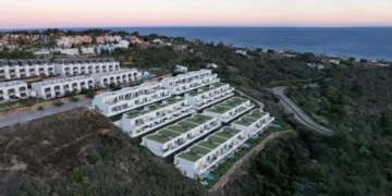 Manilva subasta por 3,5 millones de euros una nueva parcela residencial en Bahía de las Rocas