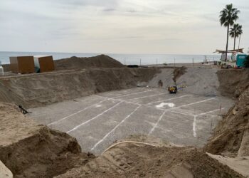 Ecologistas denuncian la construcción de un chiringuito con sótano de hormigón en Fuengirola