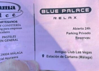 Un club de fútbol base obligado a retirar unas entradas con el patrocinio de un prostíbulo