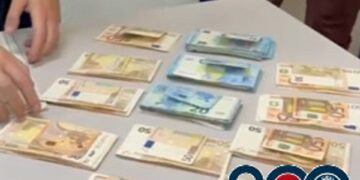 Una mujer recupera 13.325 euros que había perdido en un supermercado de Estepona