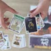 Llegan a los kioscos las HolyCards: una colección de cromos inspirada en la Semana Santa de Málaga