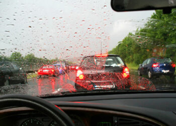 Emergencias 112 pide «extremar la precaución» ante las lluvias en las carreteras