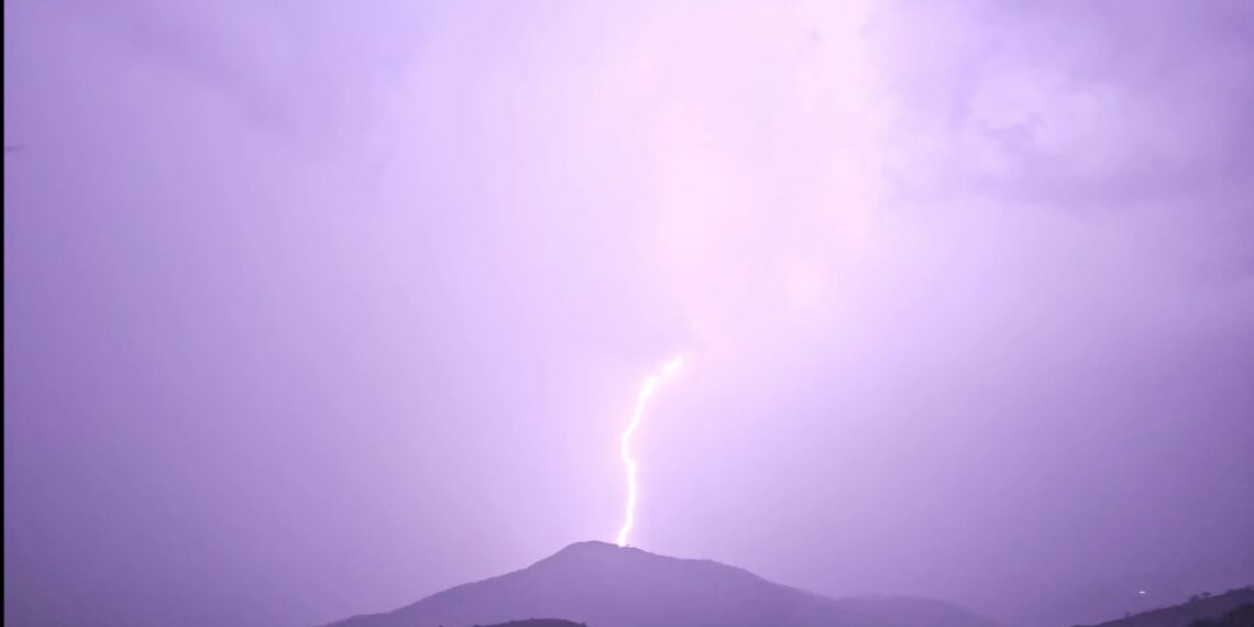 La primera borrasca deja apenas entre 7 y 9 litros por metro cuadrado en la Costa del Sol